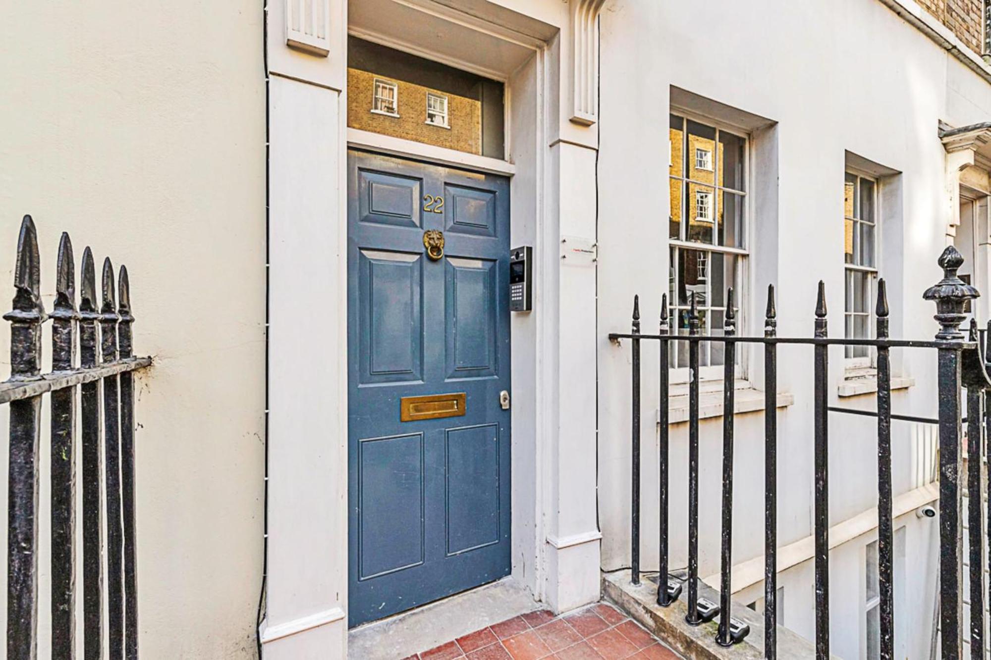 One-Bedroom Abode With A Balcony In Central Londra Exterior foto