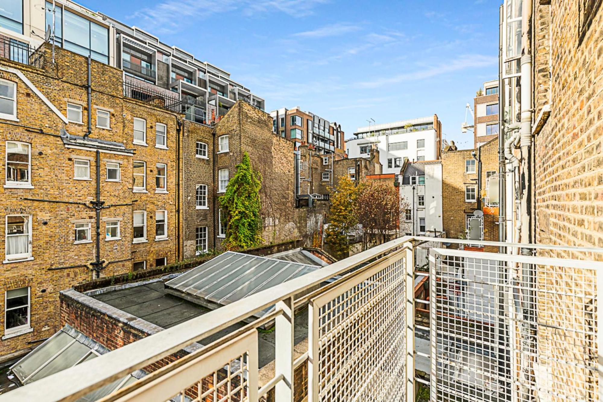 One-Bedroom Abode With A Balcony In Central Londra Exterior foto