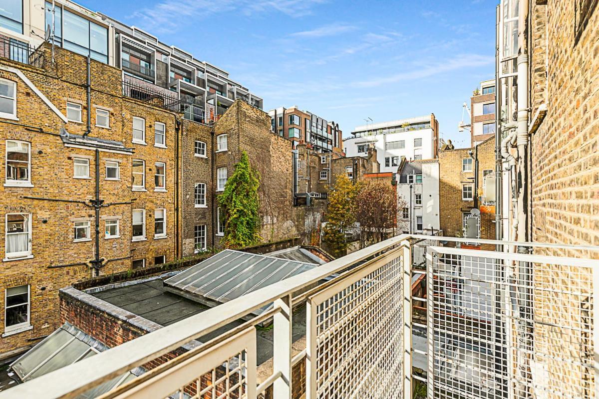 One-Bedroom Abode With A Balcony In Central Londra Exterior foto